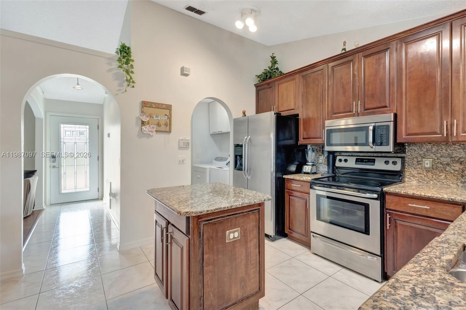 4533 Sw Cacao St Property Photo 6