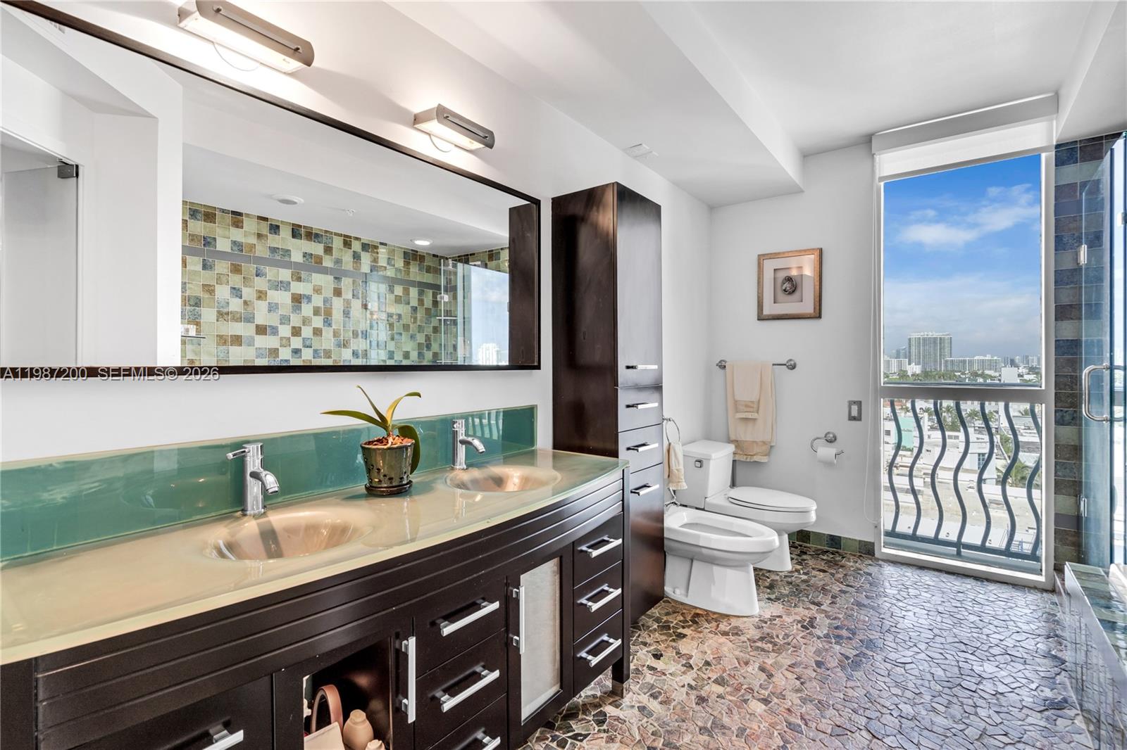 1500 Ocean Dr 907 Property Photo 18
