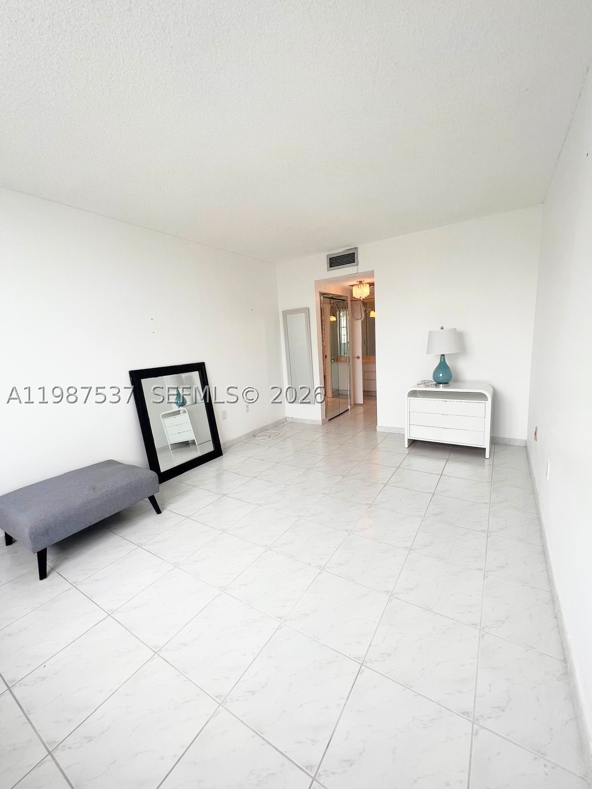 300 Bayview Dr 915 Property Photo 5