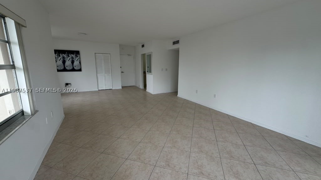 300 Bayview Dr 915 Property Photo 11