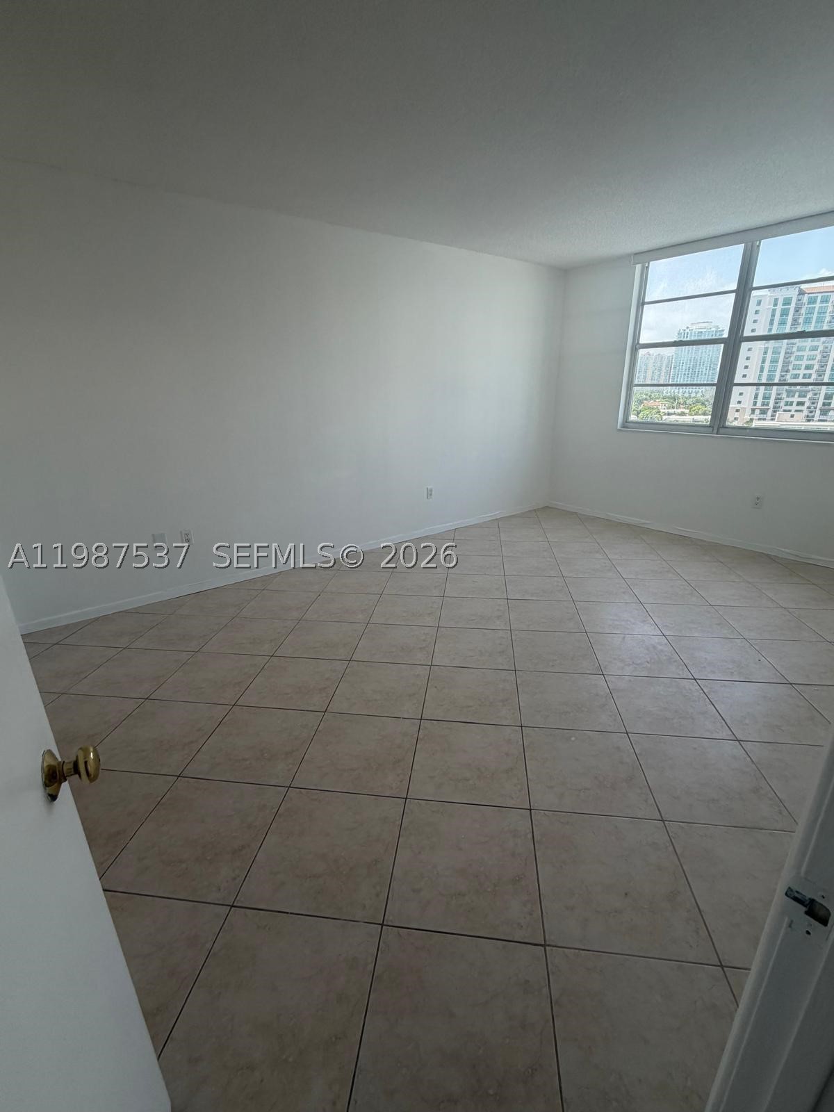 300 Bayview Dr 915 Property Photo 12