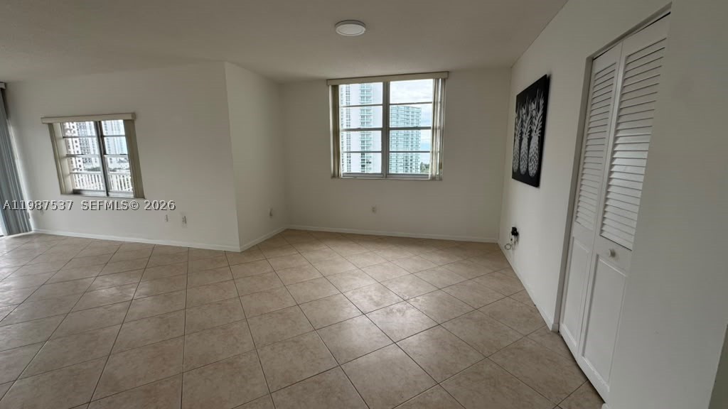 300 Bayview Dr 915 Property Photo 12