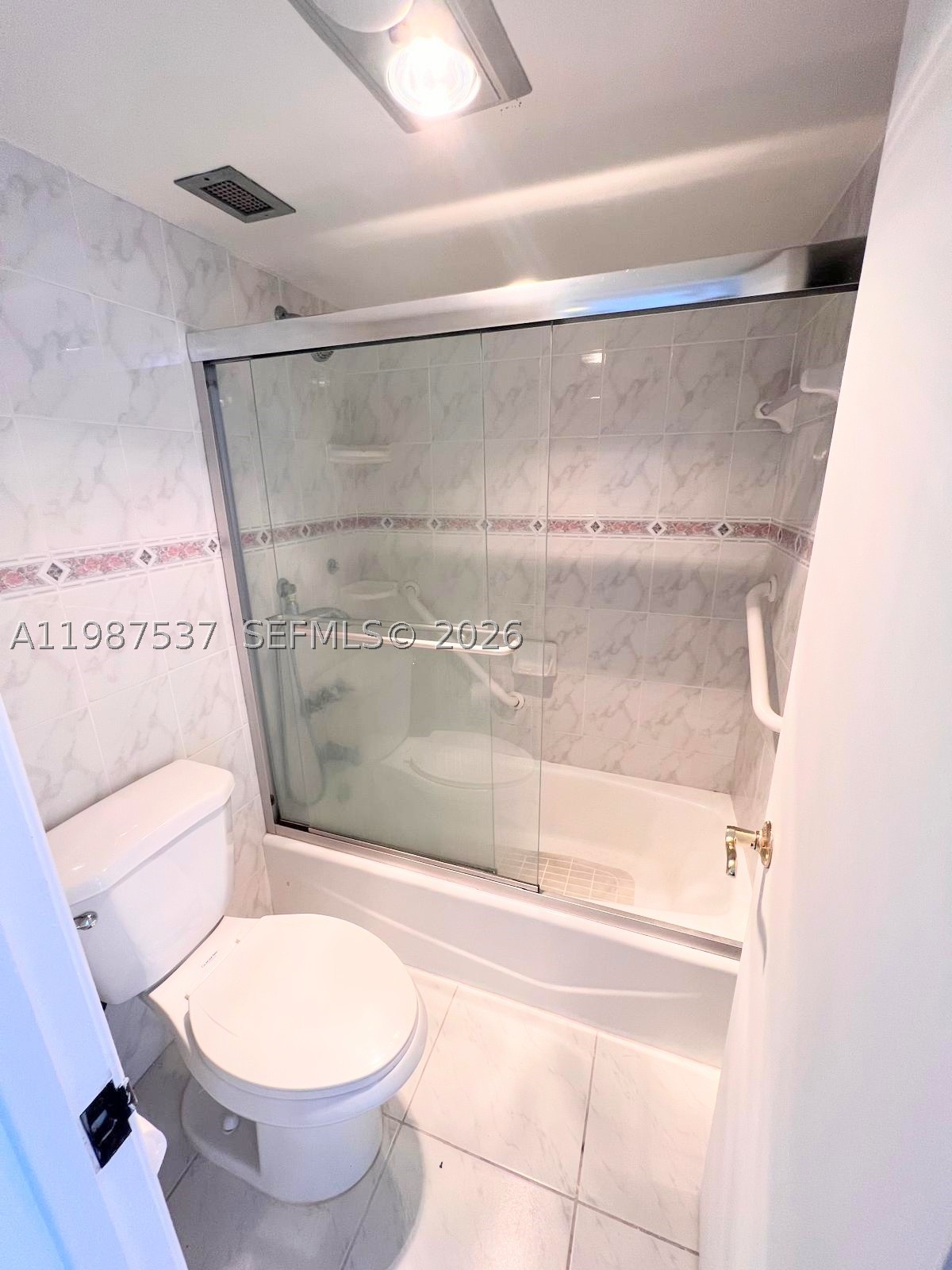 300 Bayview Dr 915 Property Photo 18