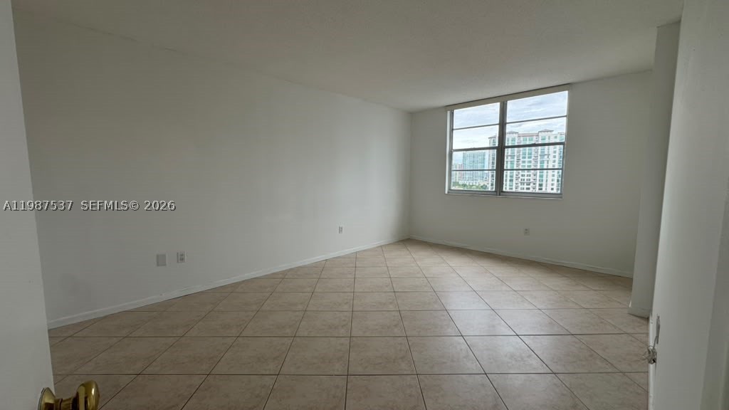 300 Bayview Dr 915 Property Photo 20