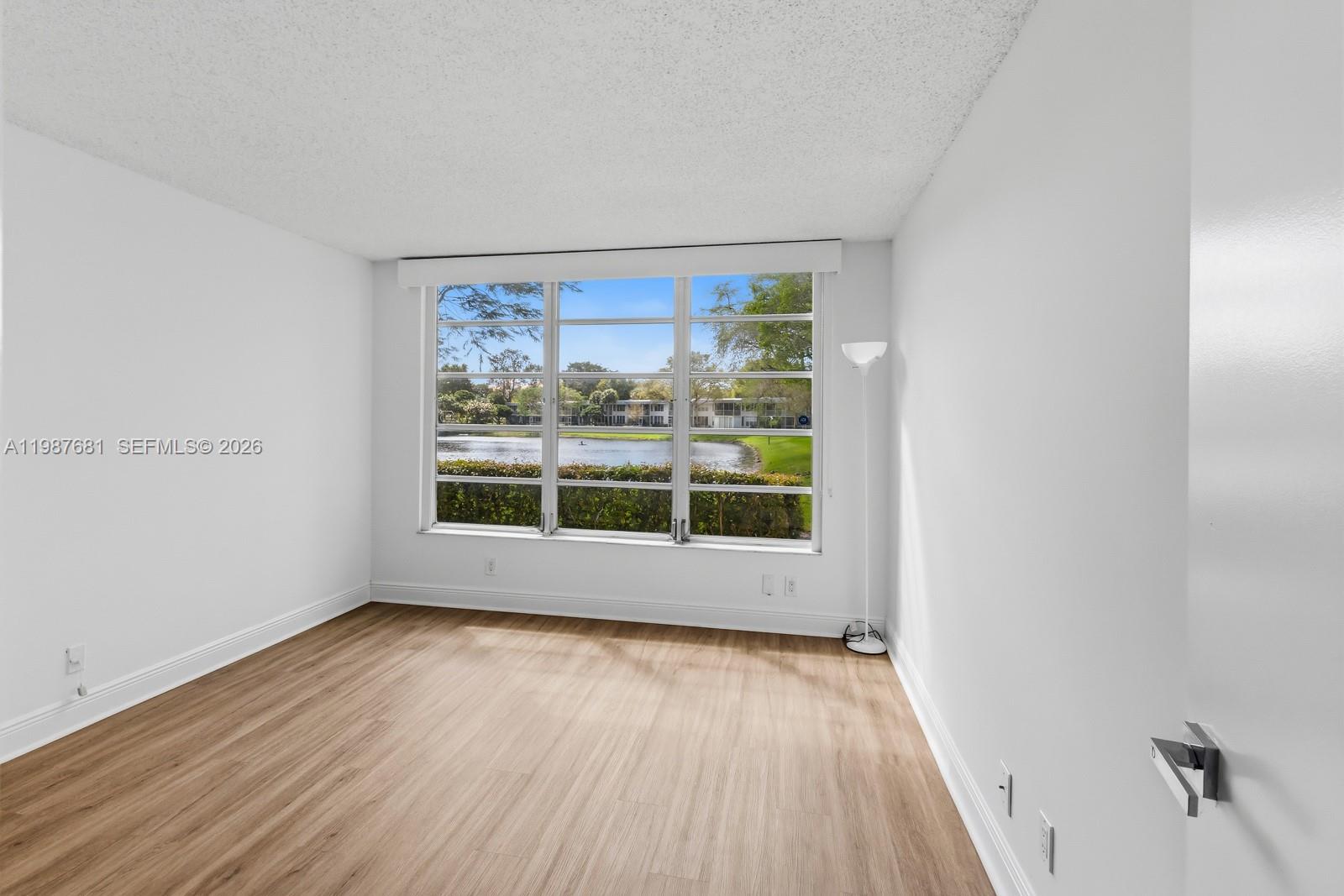 4280 Oaks Ter 102 Property Photo 6