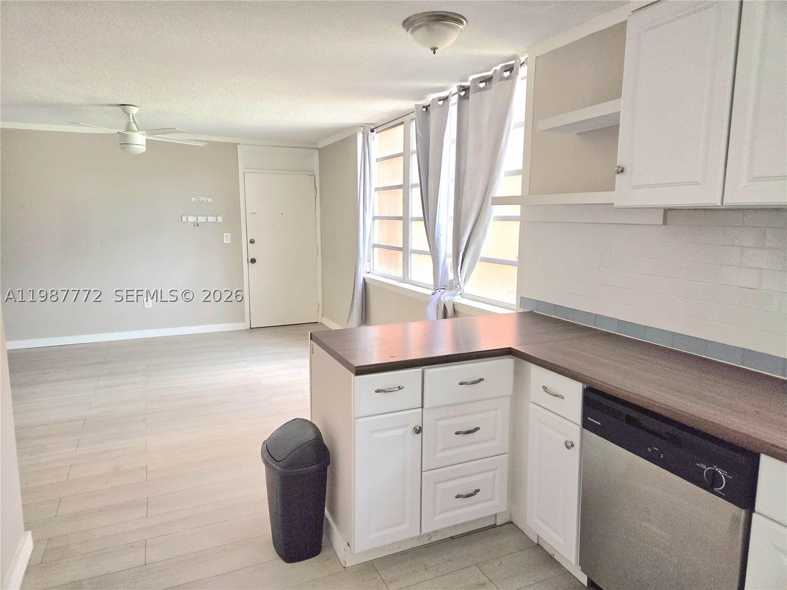 1700 Ne 191st St 100 Property Photo 4