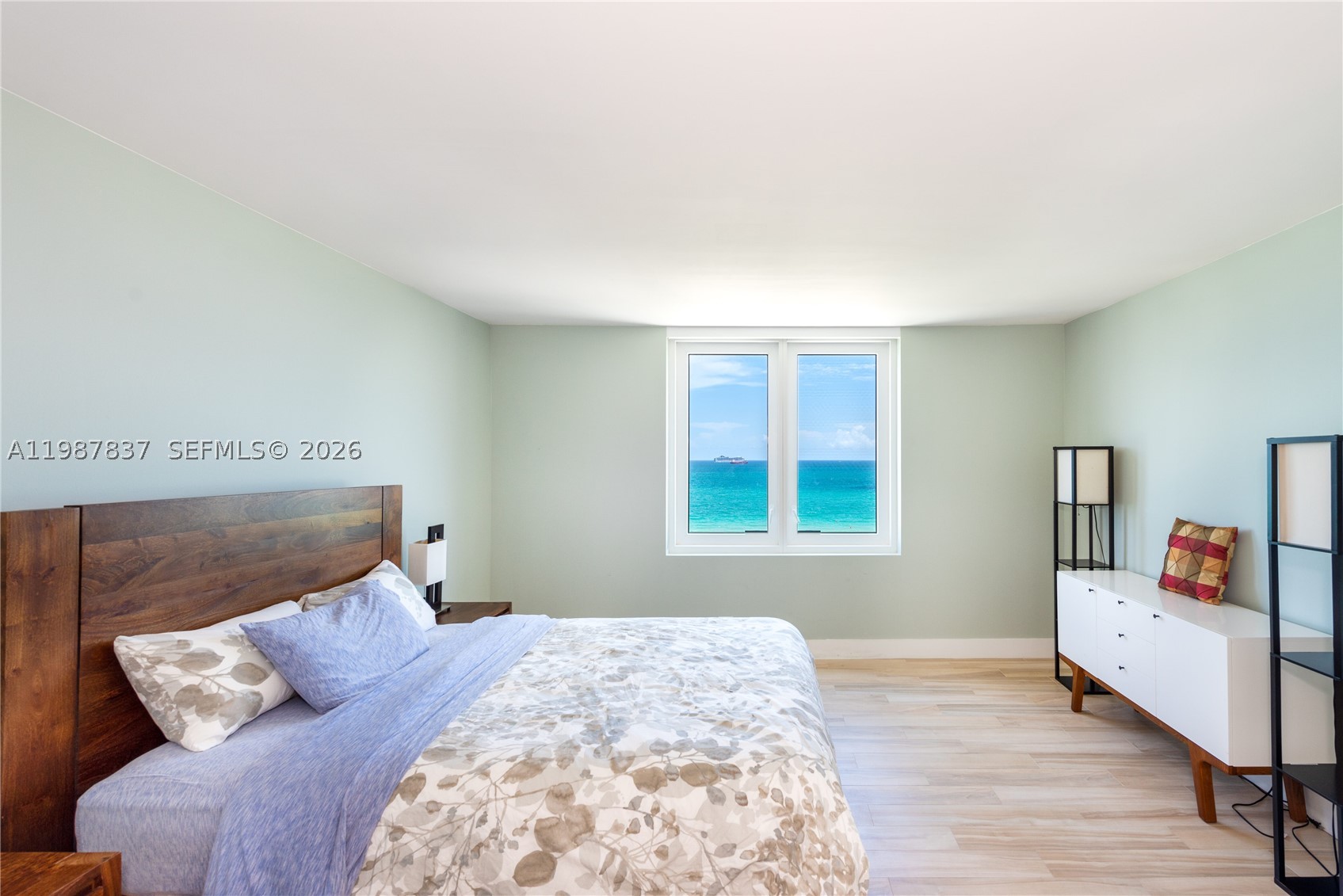 2301 Collins Ave 1009 Property Photo 8