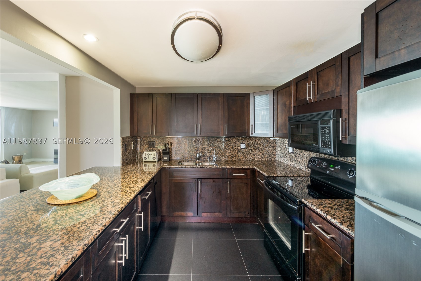 2301 Collins Ave 1009 Property Photo 15