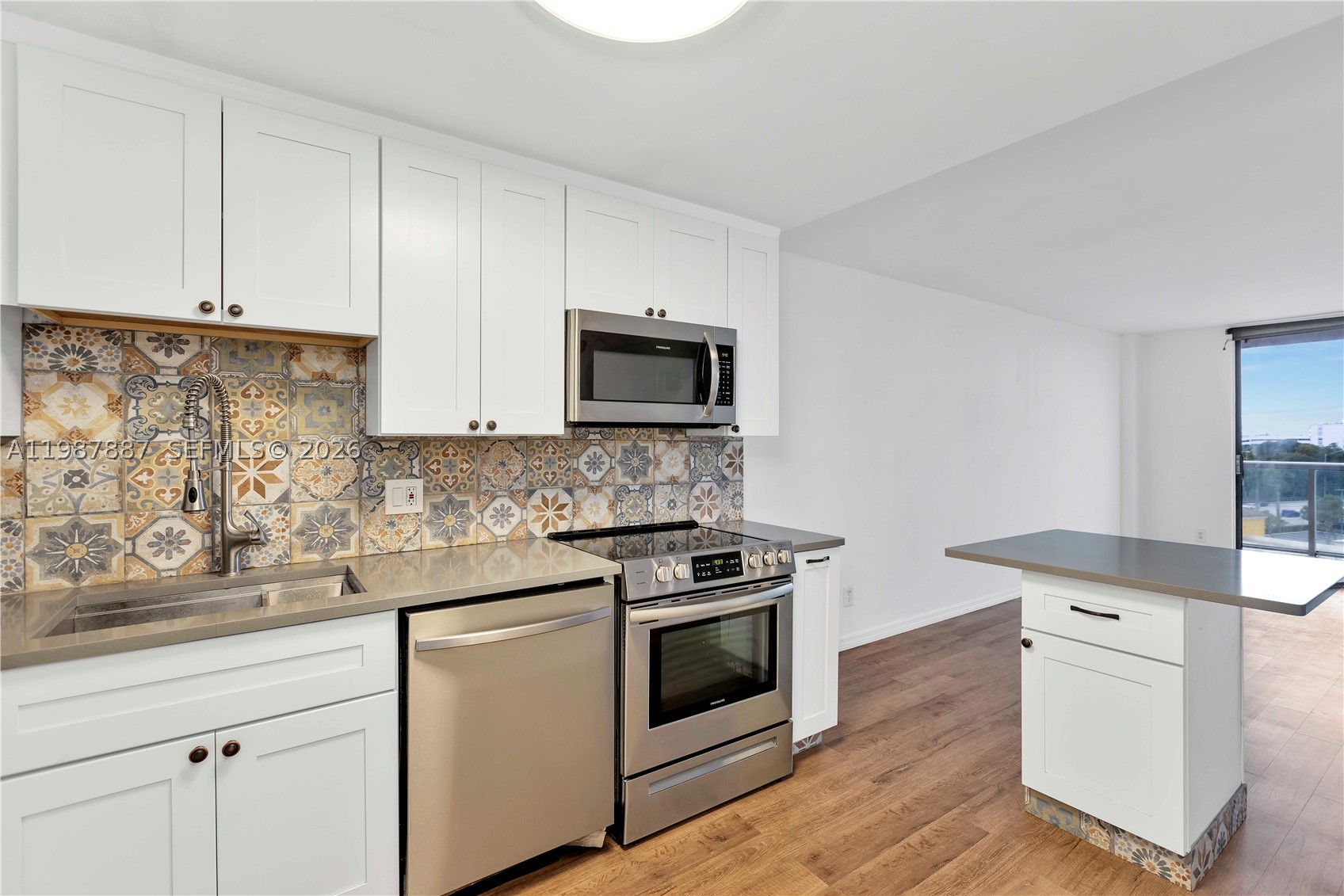 13499 Biscayne Blvd 613 Property Photo 2