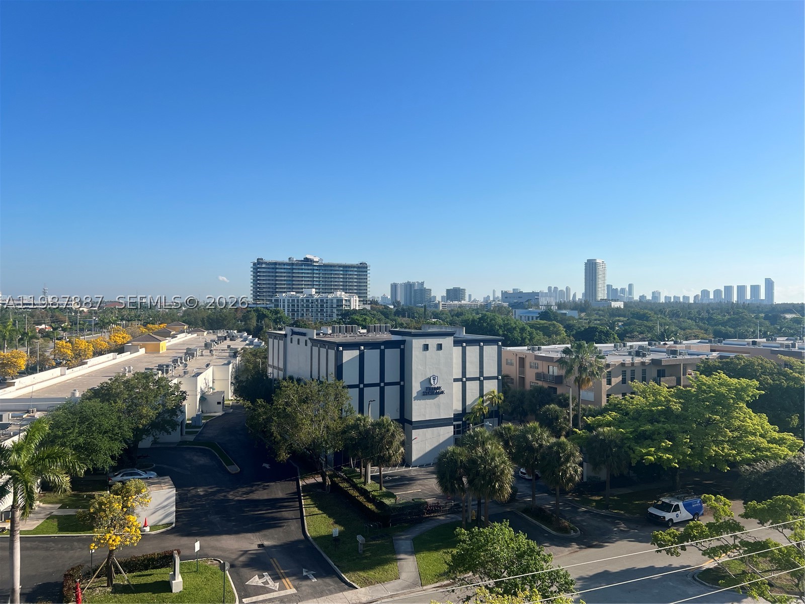 13499 Biscayne Blvd 613 Property Photo 3