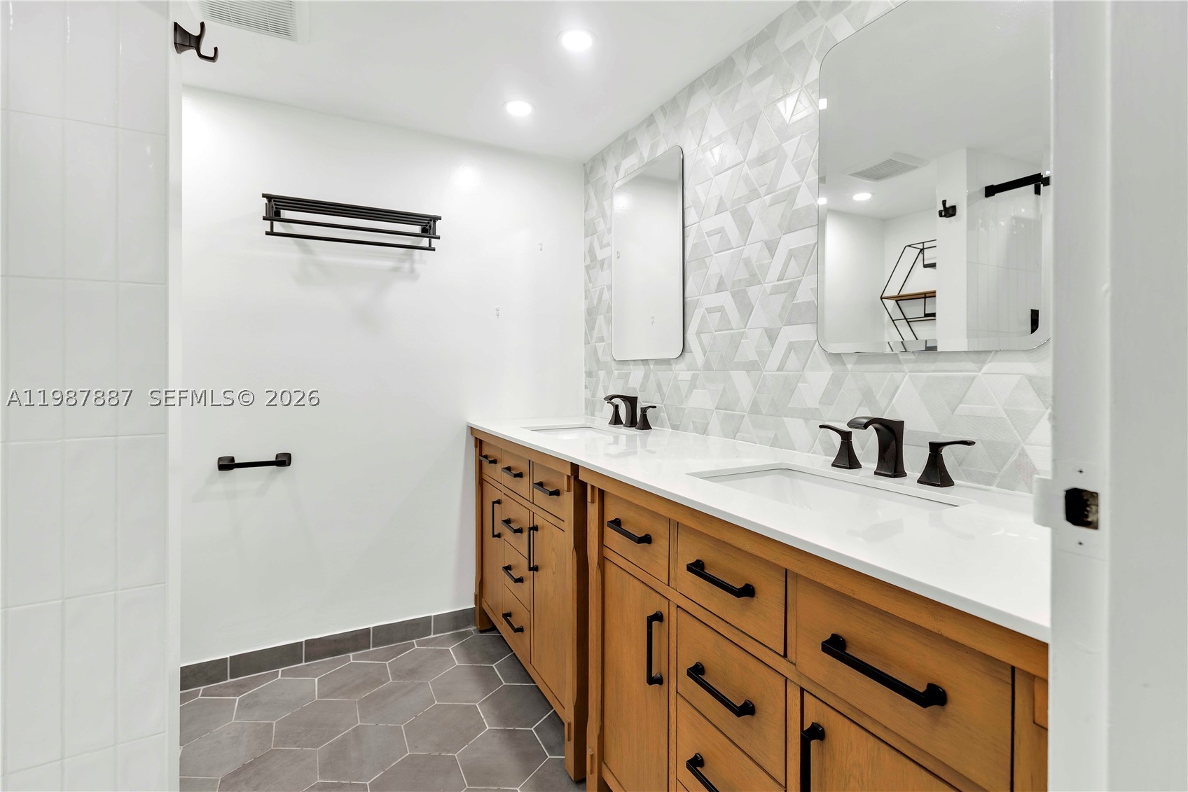13499 Biscayne Blvd 613 Property Photo 25