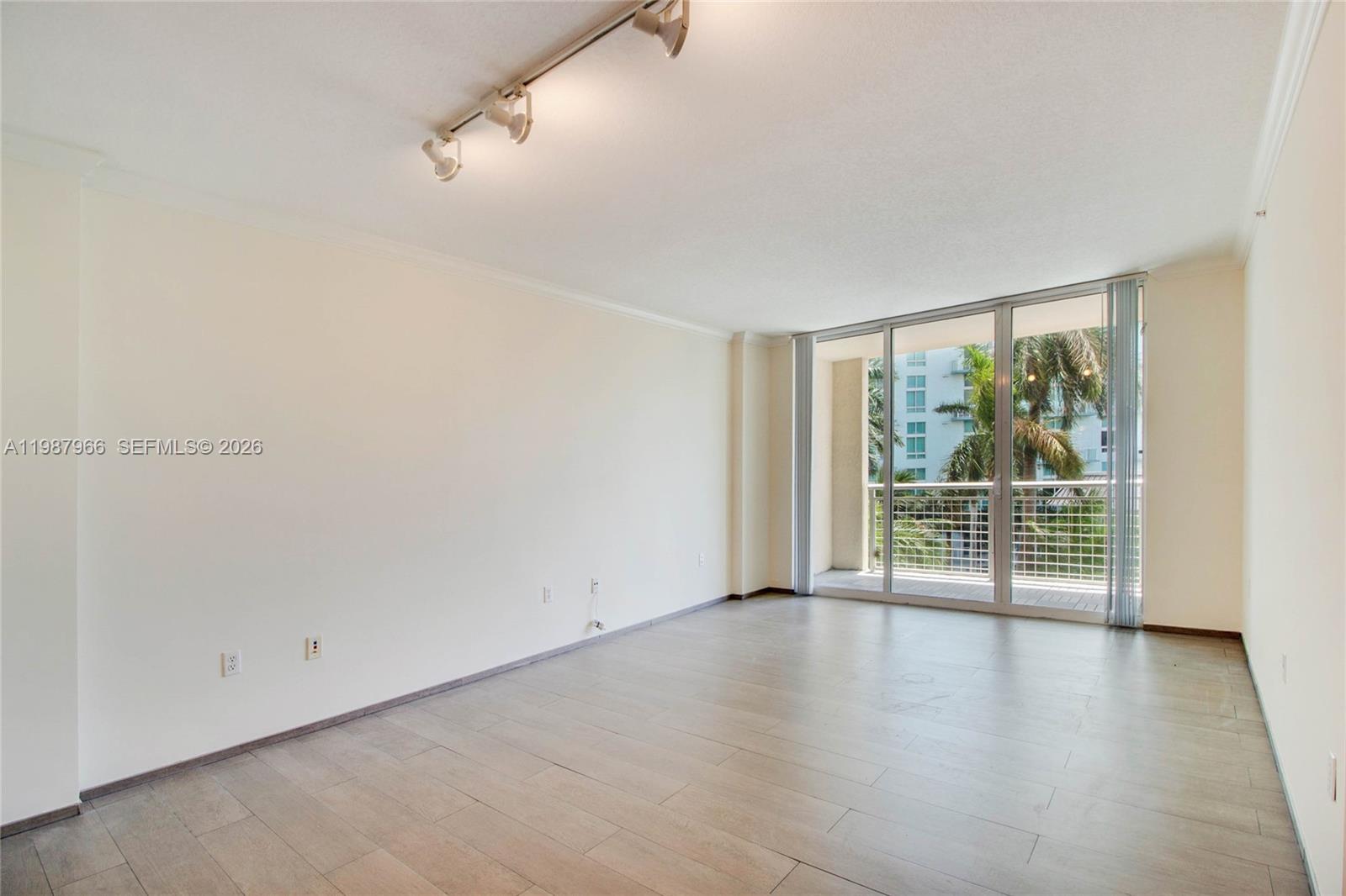 2000 N Bayshore Dr 506 Property Photo 7