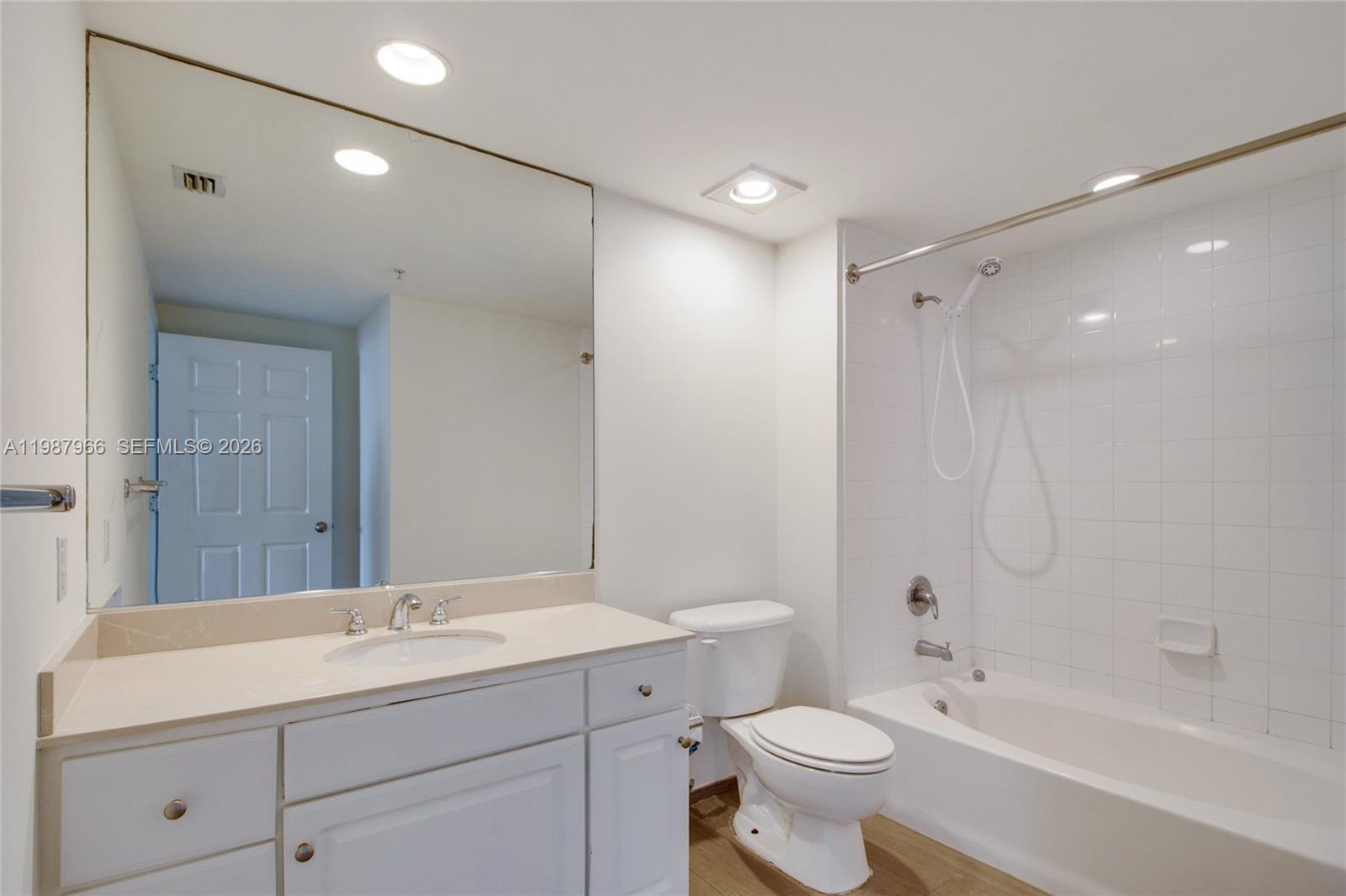 2000 N Bayshore Dr 506 Property Photo 10
