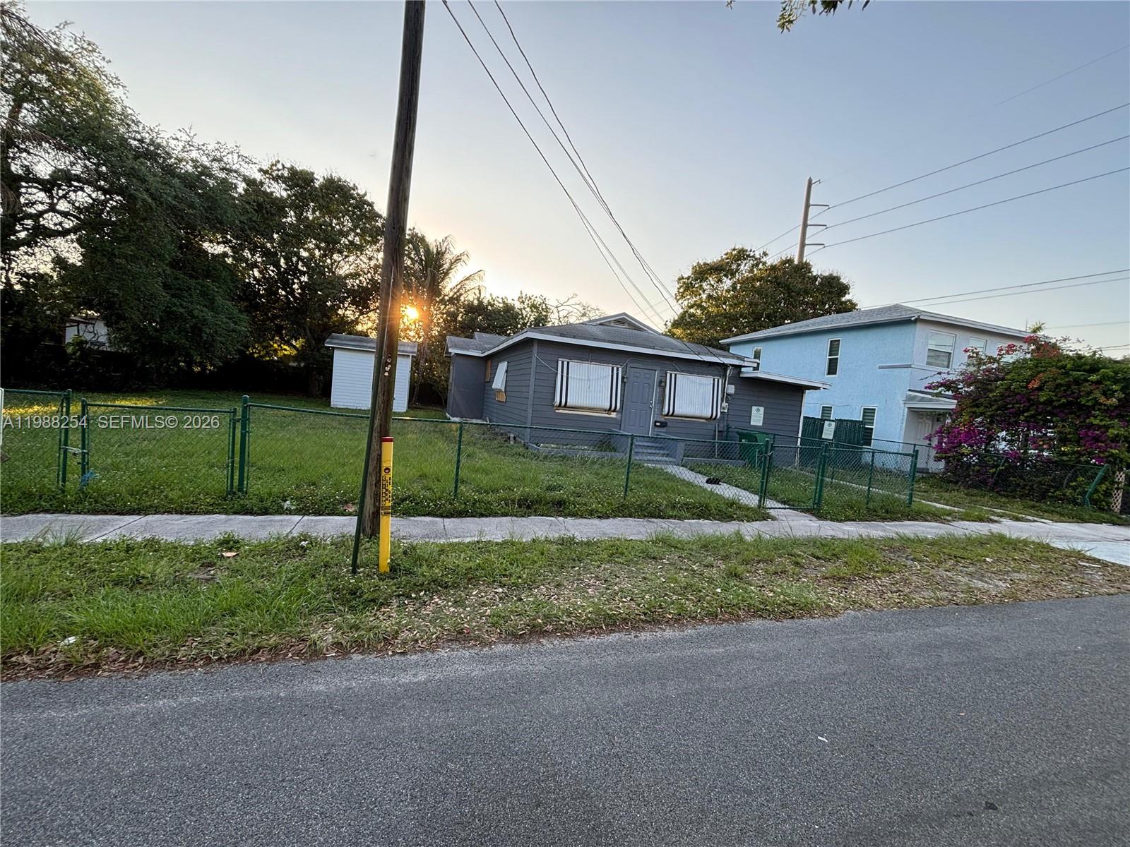 214 SW 1st Ave Property Photo 1