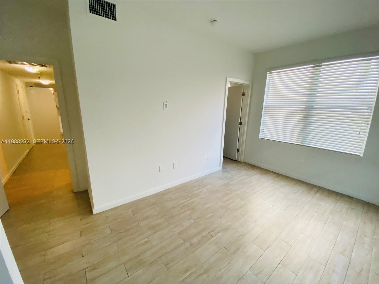 1611 Meridian Ave 305 Property Photo 10
