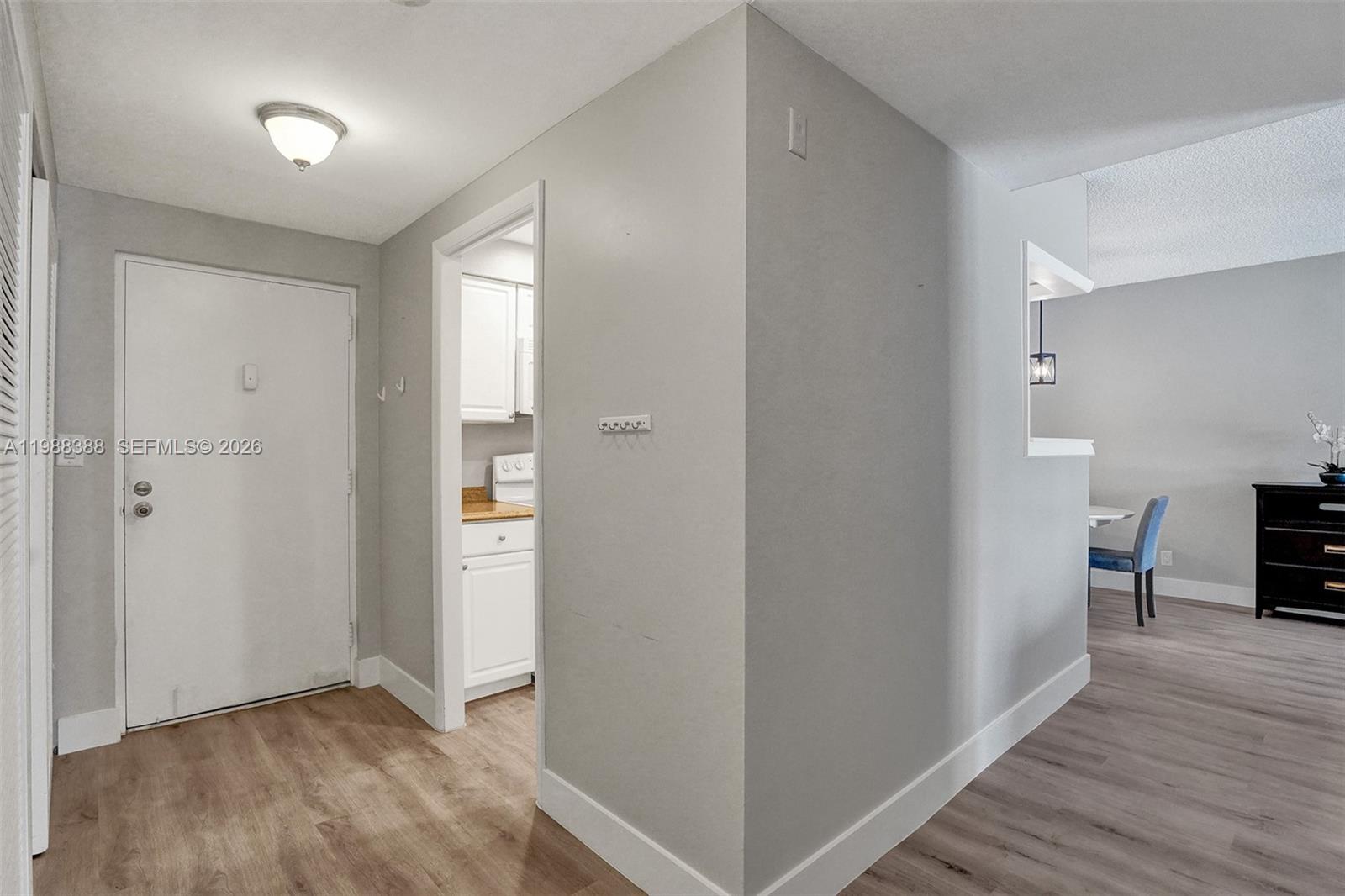 400 N Riverside Dr 214 Property Photo 12