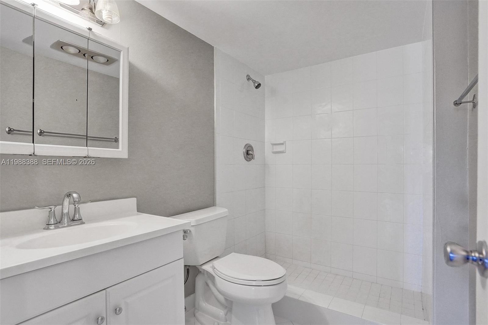 400 N Riverside Dr 214 Property Photo 22