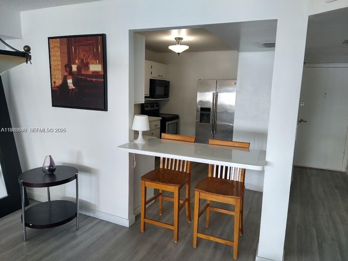 6039 Collins Ave 1710 Property Photo 5