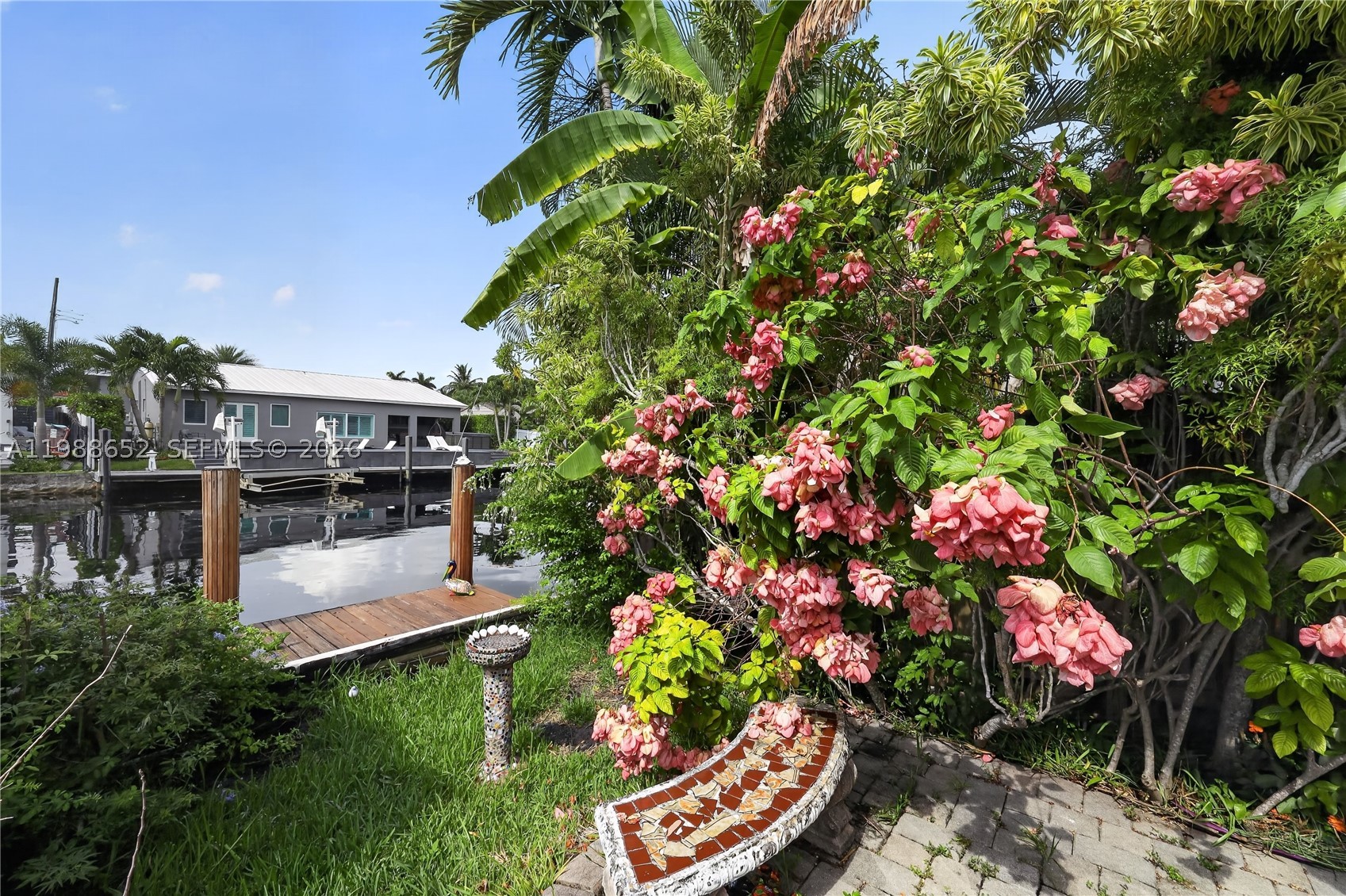 1004 Mandarin Isle Property Photo 5