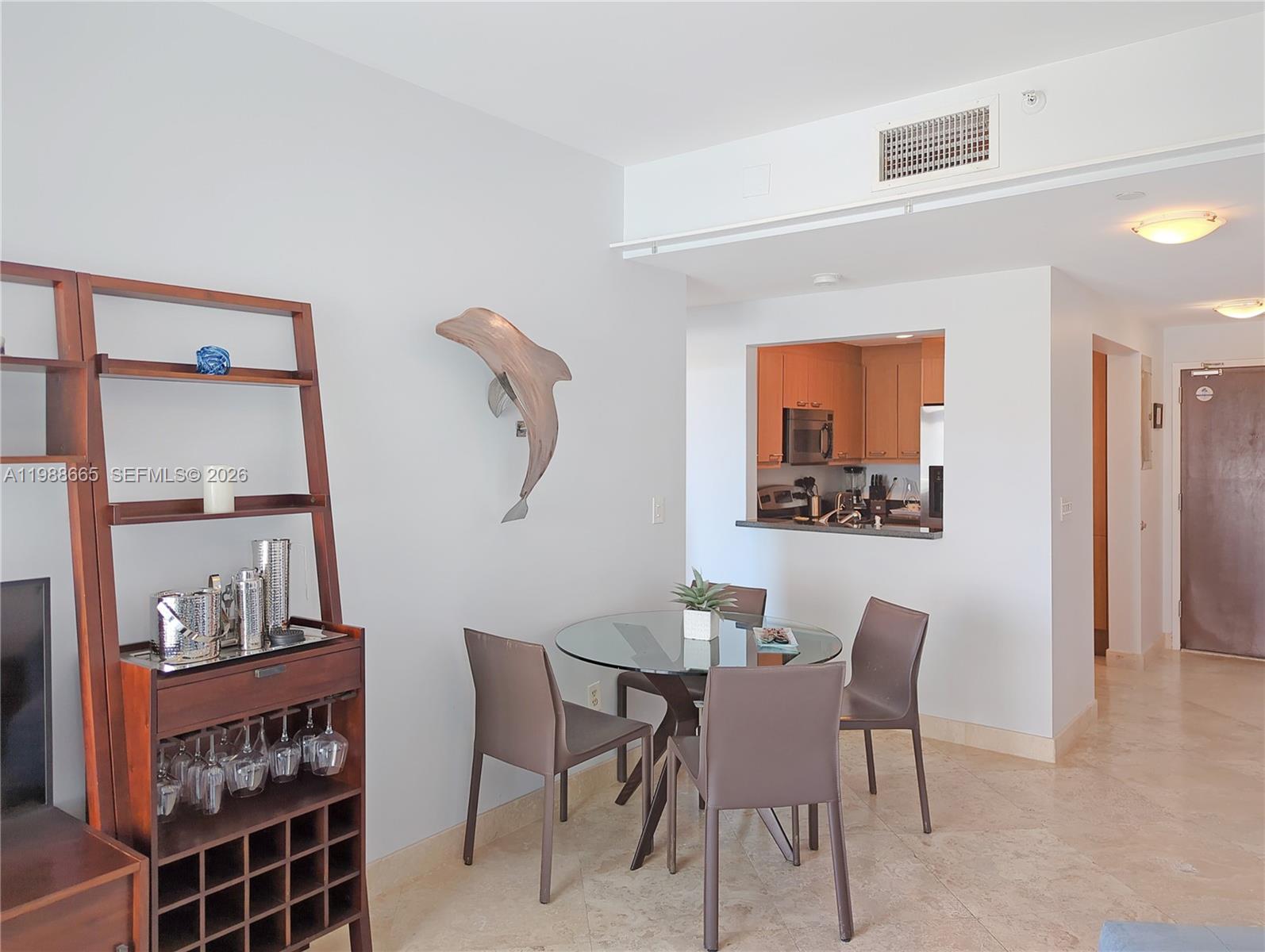 225 Collins Ave 4j Property Photo 3