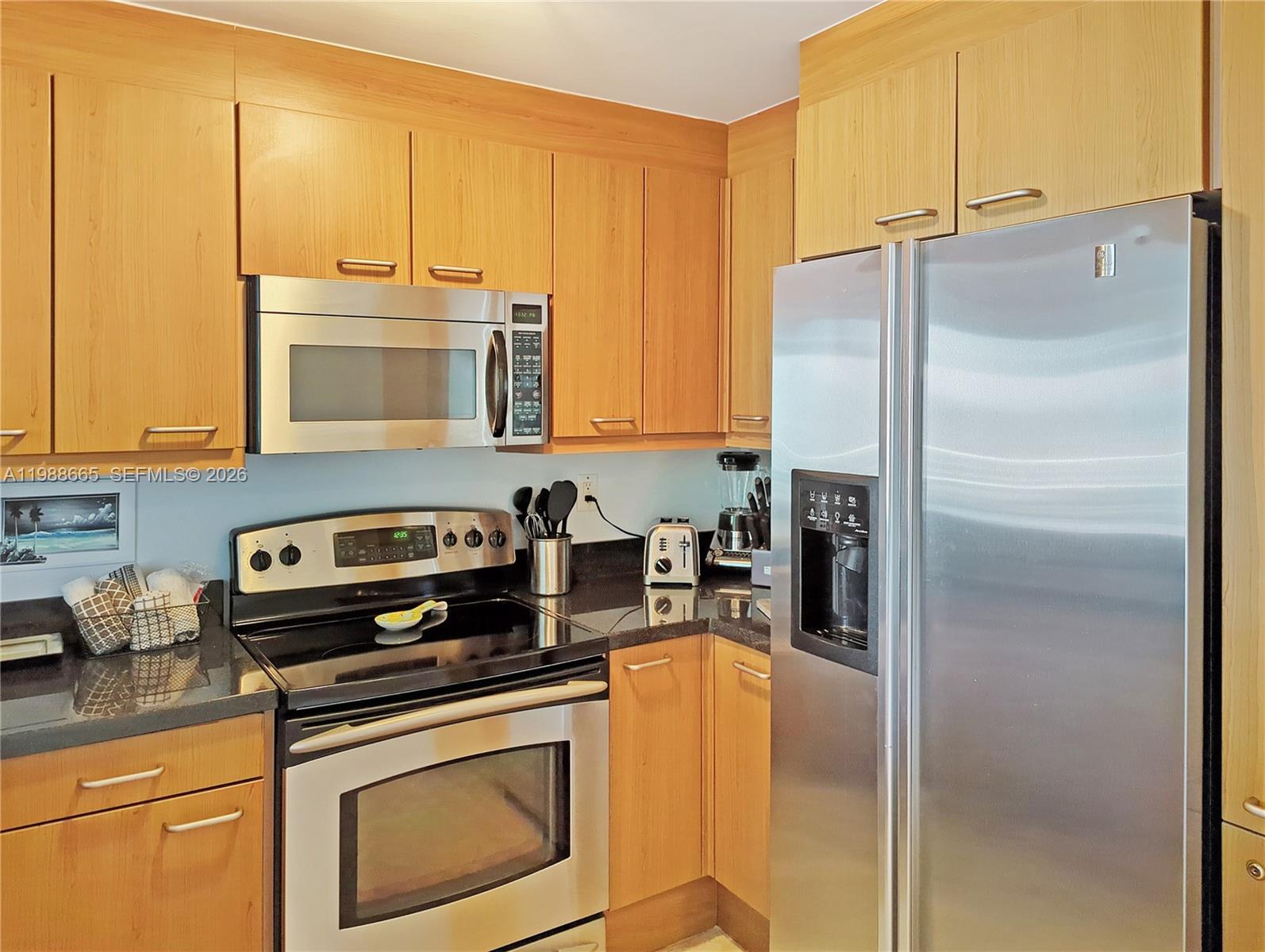 225 Collins Ave 4j Property Photo 5