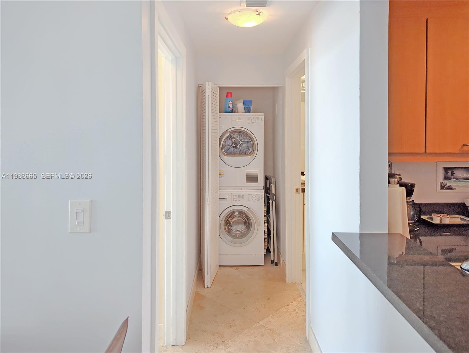 225 Collins Ave 4j Property Photo 8