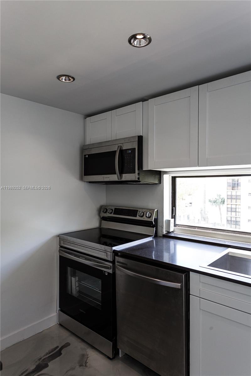 17021 N North Bay Rd 428 Property Photo 16