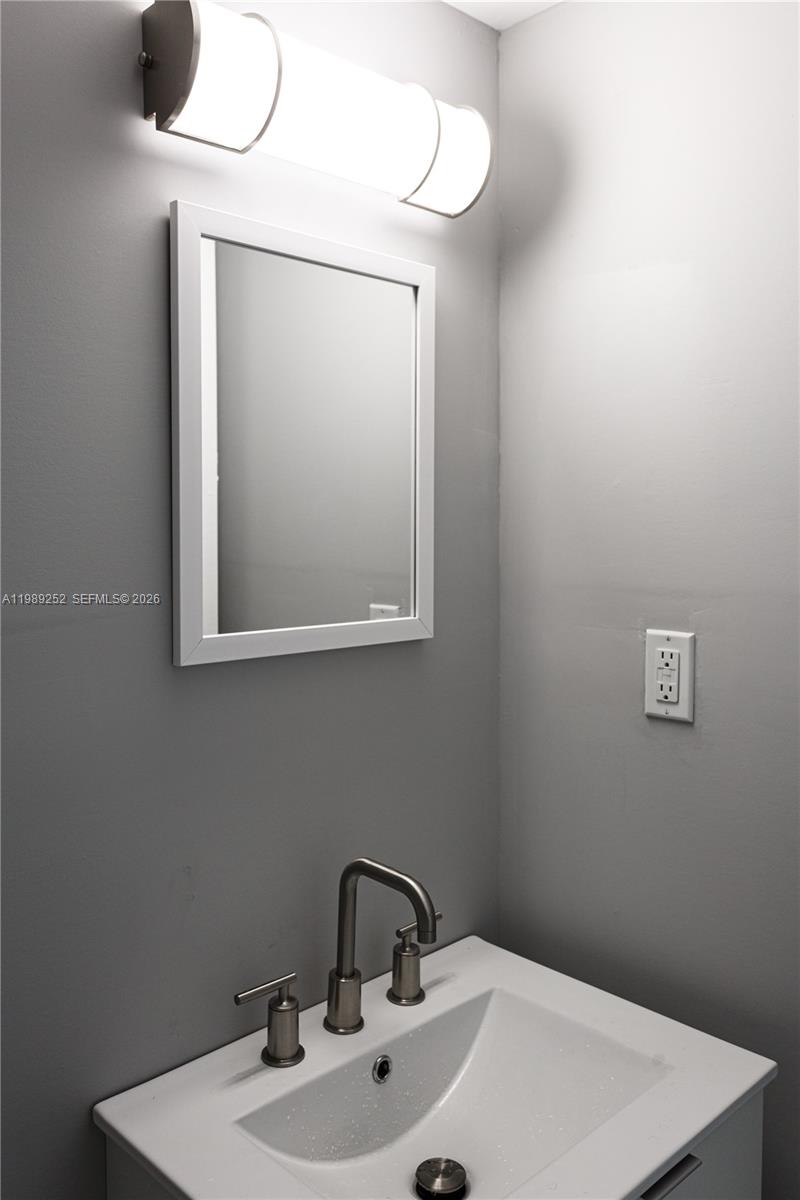 17021 N North Bay Rd 428 Property Photo 27