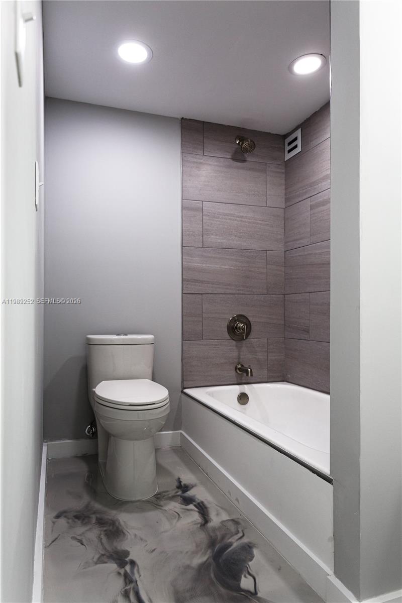 17021 N North Bay Rd 428 Property Photo 35