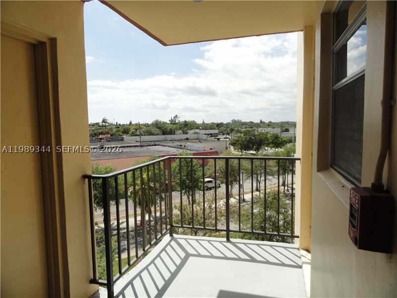 16410 Miami Dr 504 Property Photo 8