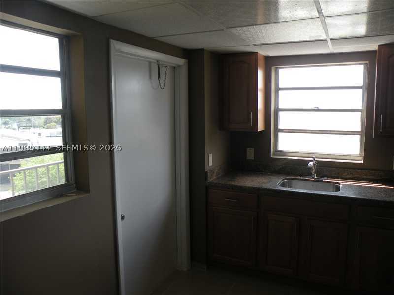 16410 Miami Dr 504 Property Photo 11