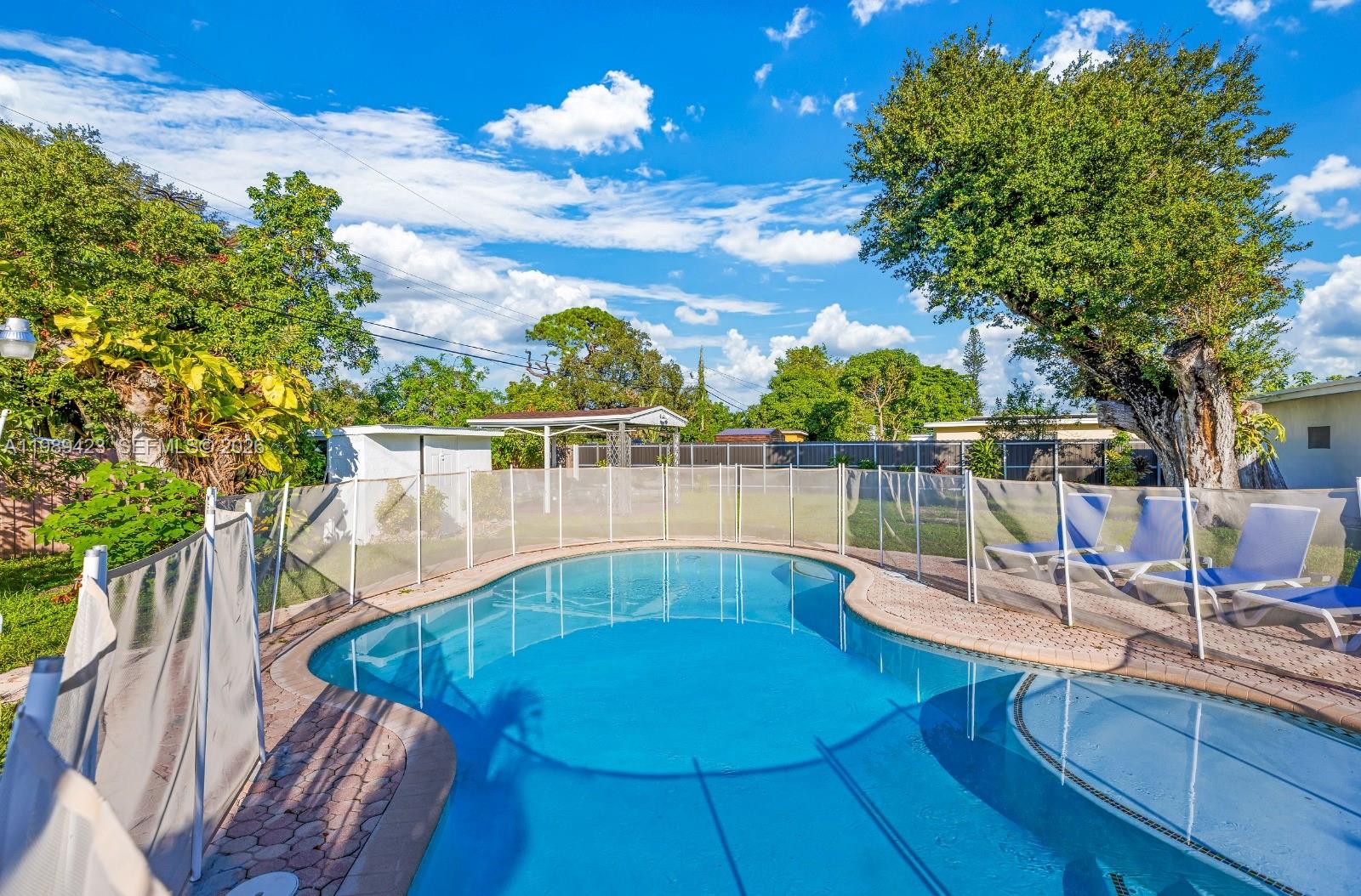 38 Miami Gardens Rd Property Photo 1