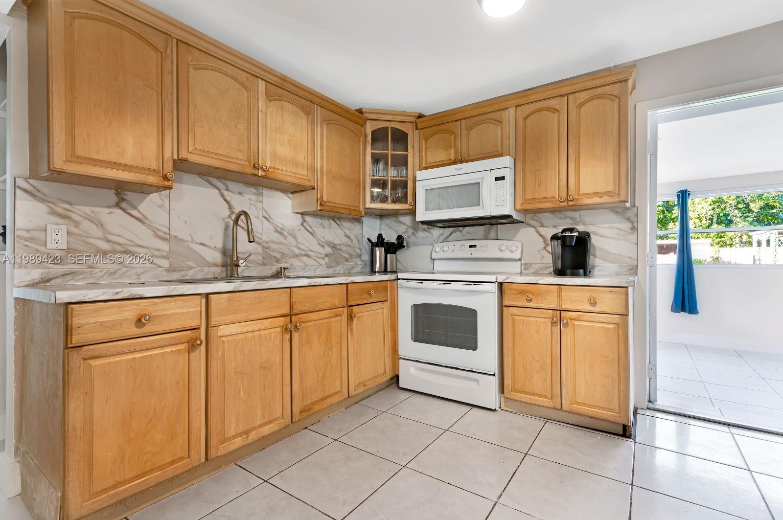 38 Miami Gardens Rd Property Photo 6