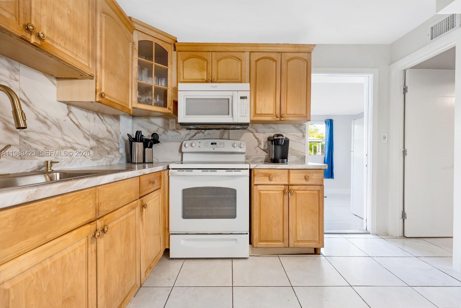 38 Miami Gardens Rd Property Photo 7