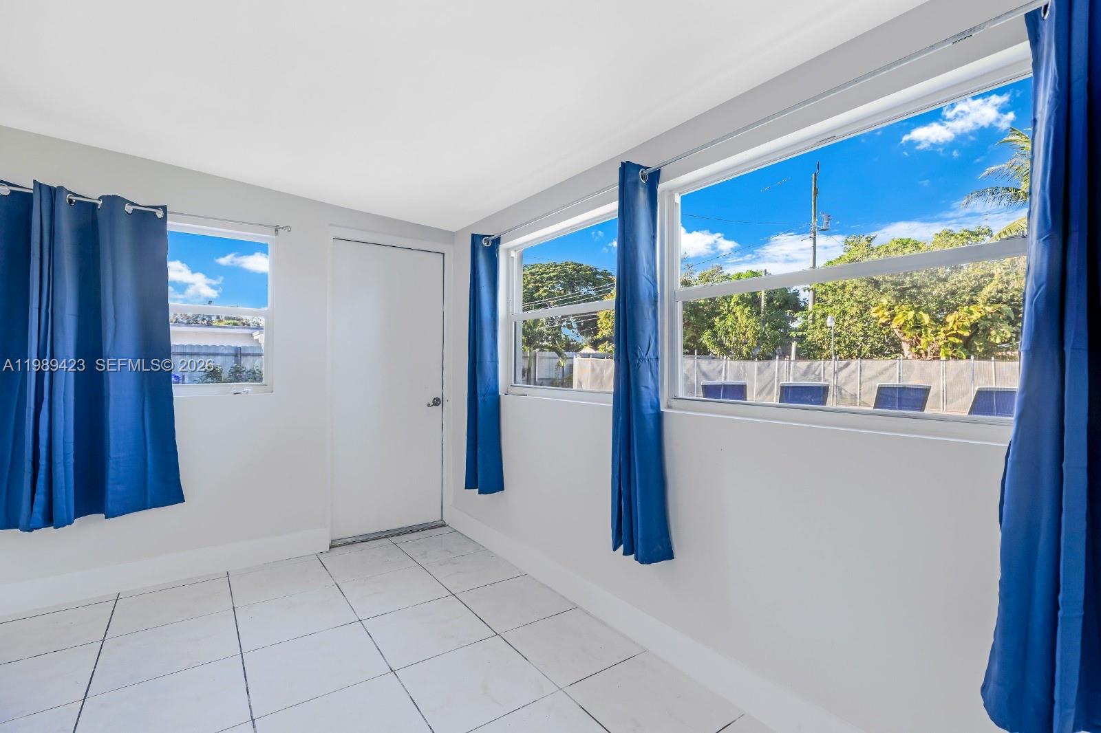 38 Miami Gardens Rd Property Photo 23