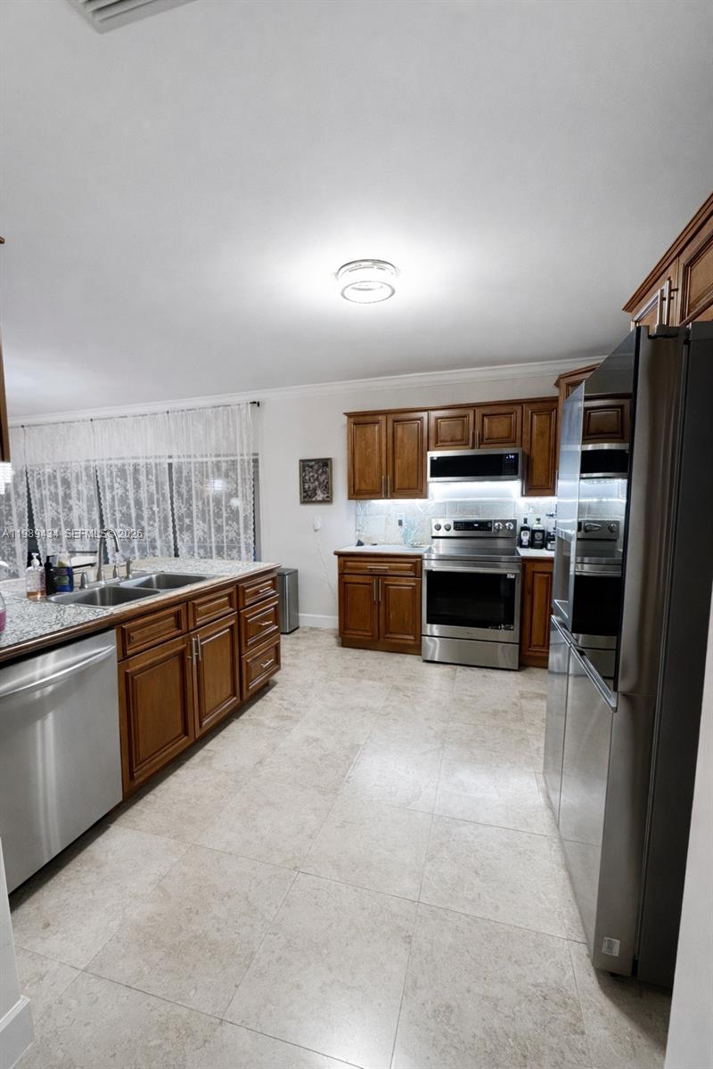 13451 Sw 74th Ave . Property Photo 4
