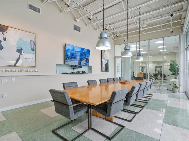 2404 Hollywood Blvd Property Photo 11