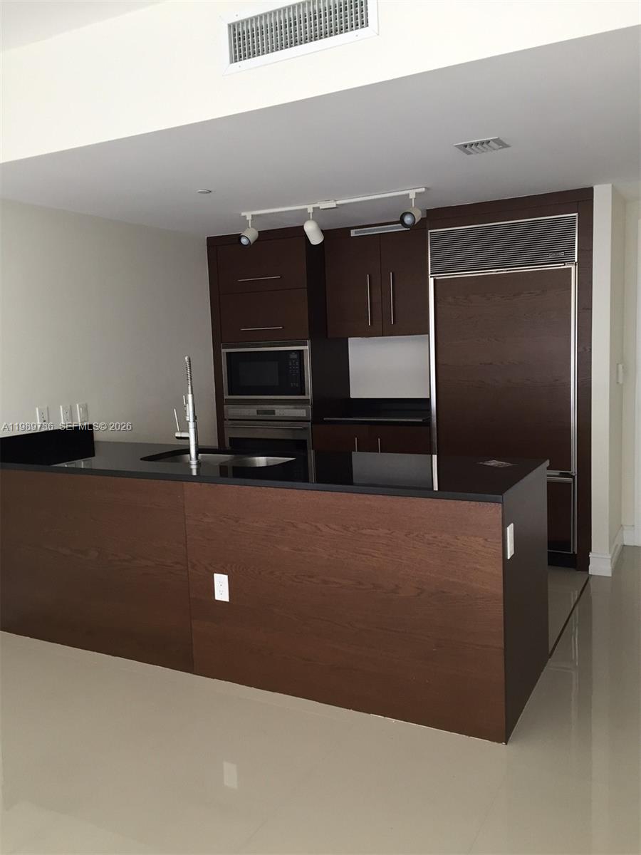 475 Brickell Ave 5111 Property Photo 5