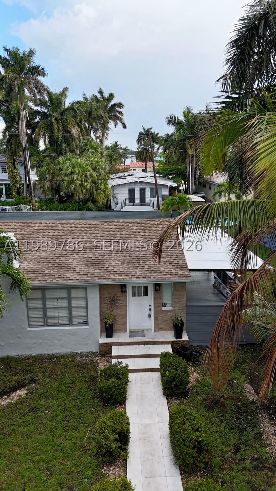 715 Hollywood Blvd Property Photo 3