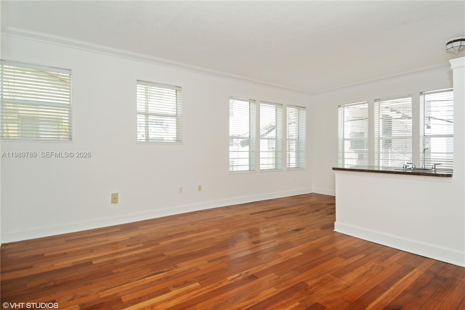 1027 Pennsylvania Ave 203 Property Photo 2