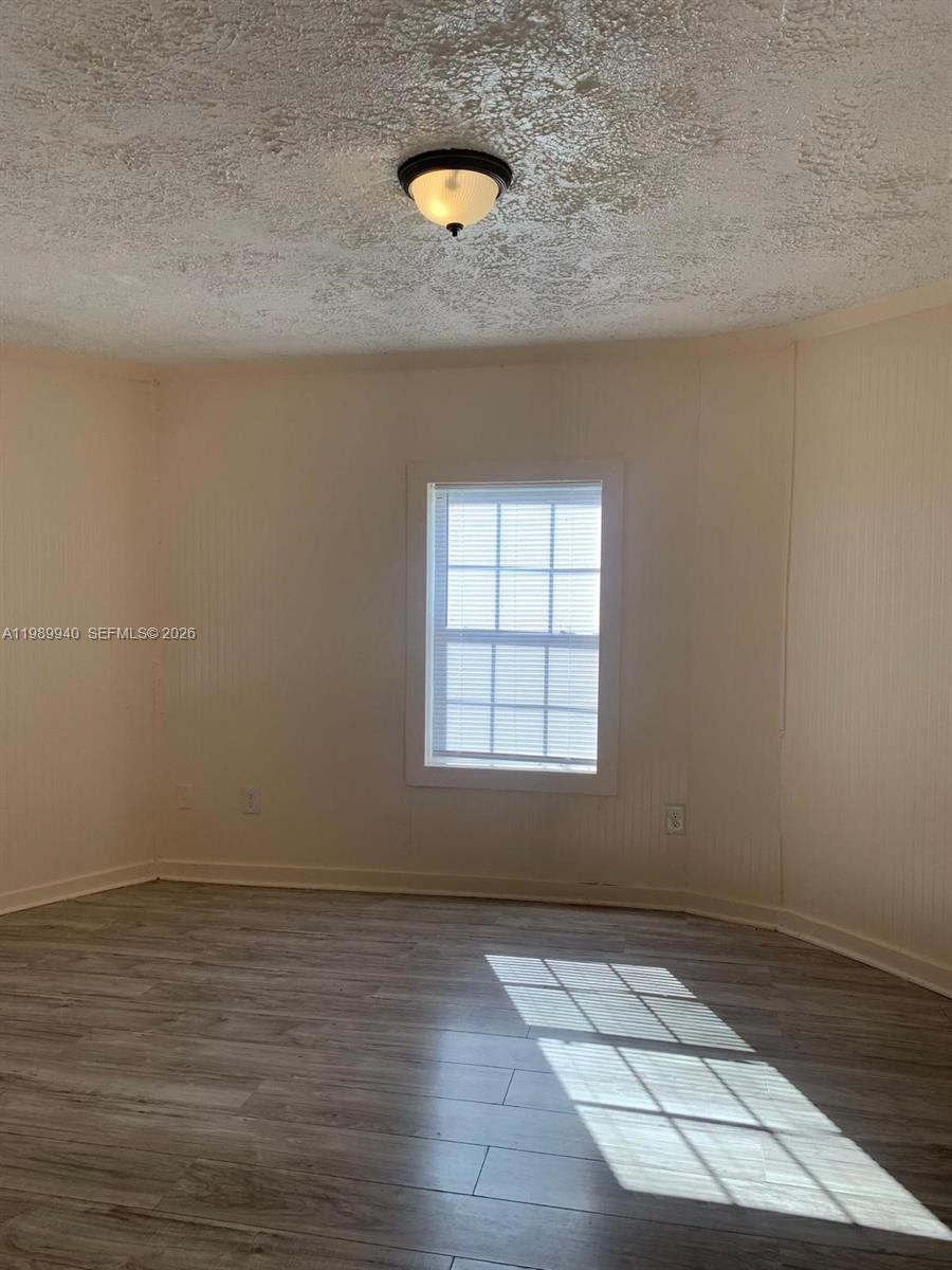 1129 Grothe St Property Photo 11