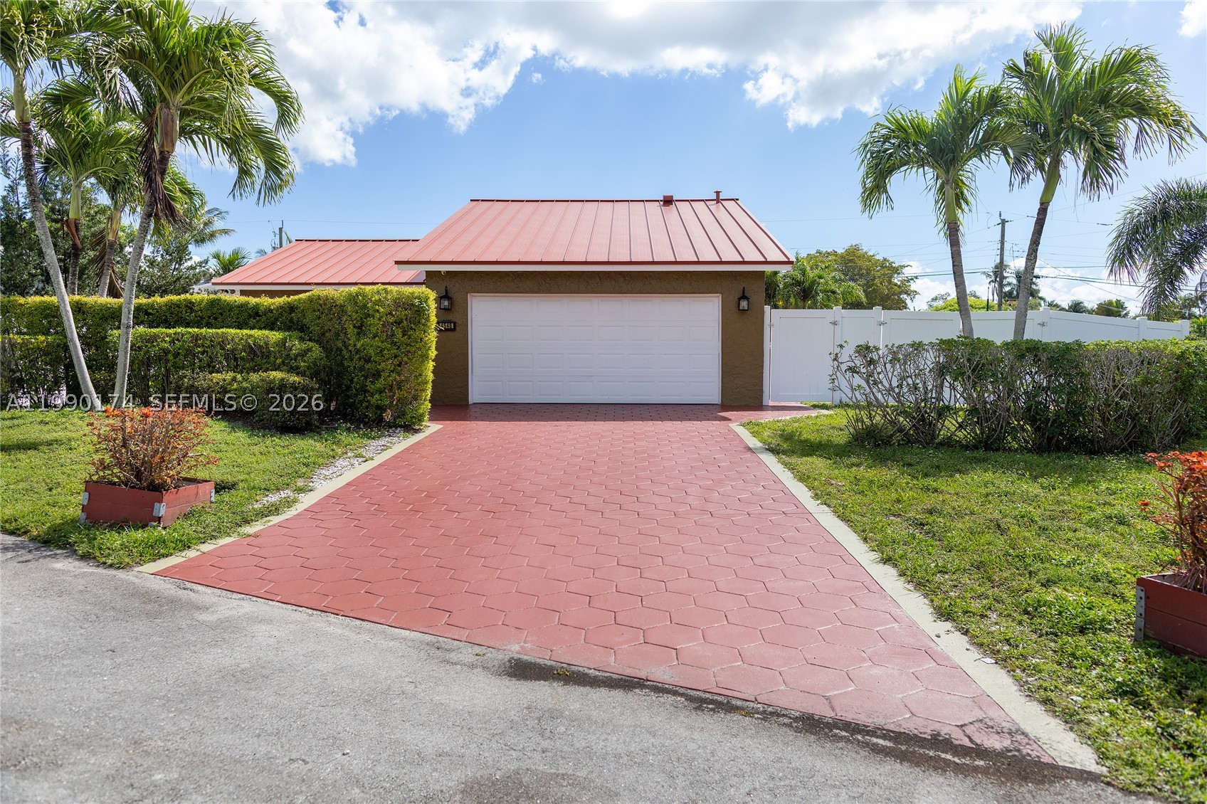 4548 SW 28th Way Property Photo 1