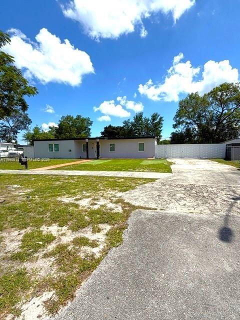 15825 E Bunche Park Dr Property Photo 4
