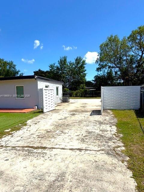 15825 E Bunche Park Dr Property Photo 14