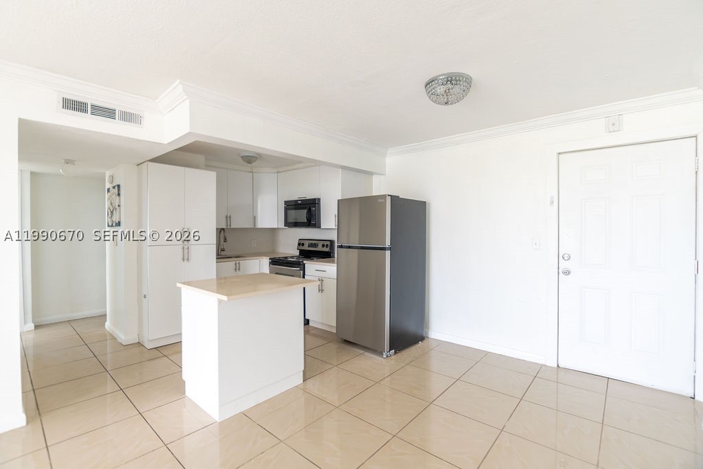 1990 Marseille Dr 402 Property Photo 7