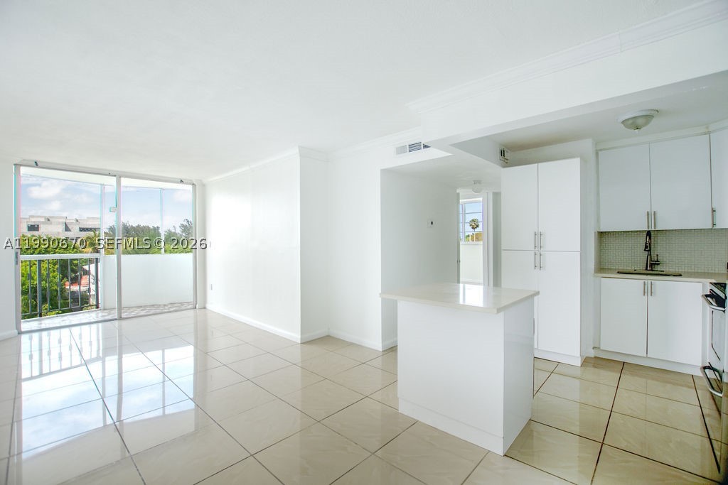 1990 Marseille Dr 402 Property Photo 11