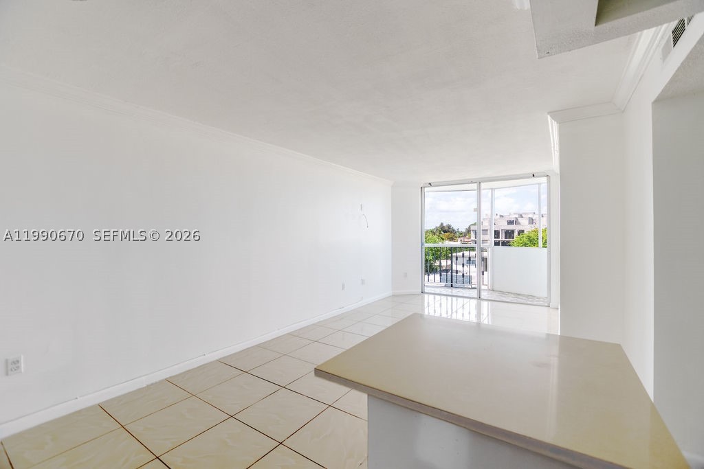 1990 Marseille Dr 402 Property Photo 12