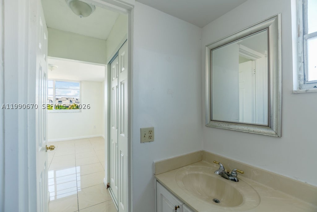 1990 Marseille Dr 402 Property Photo 29