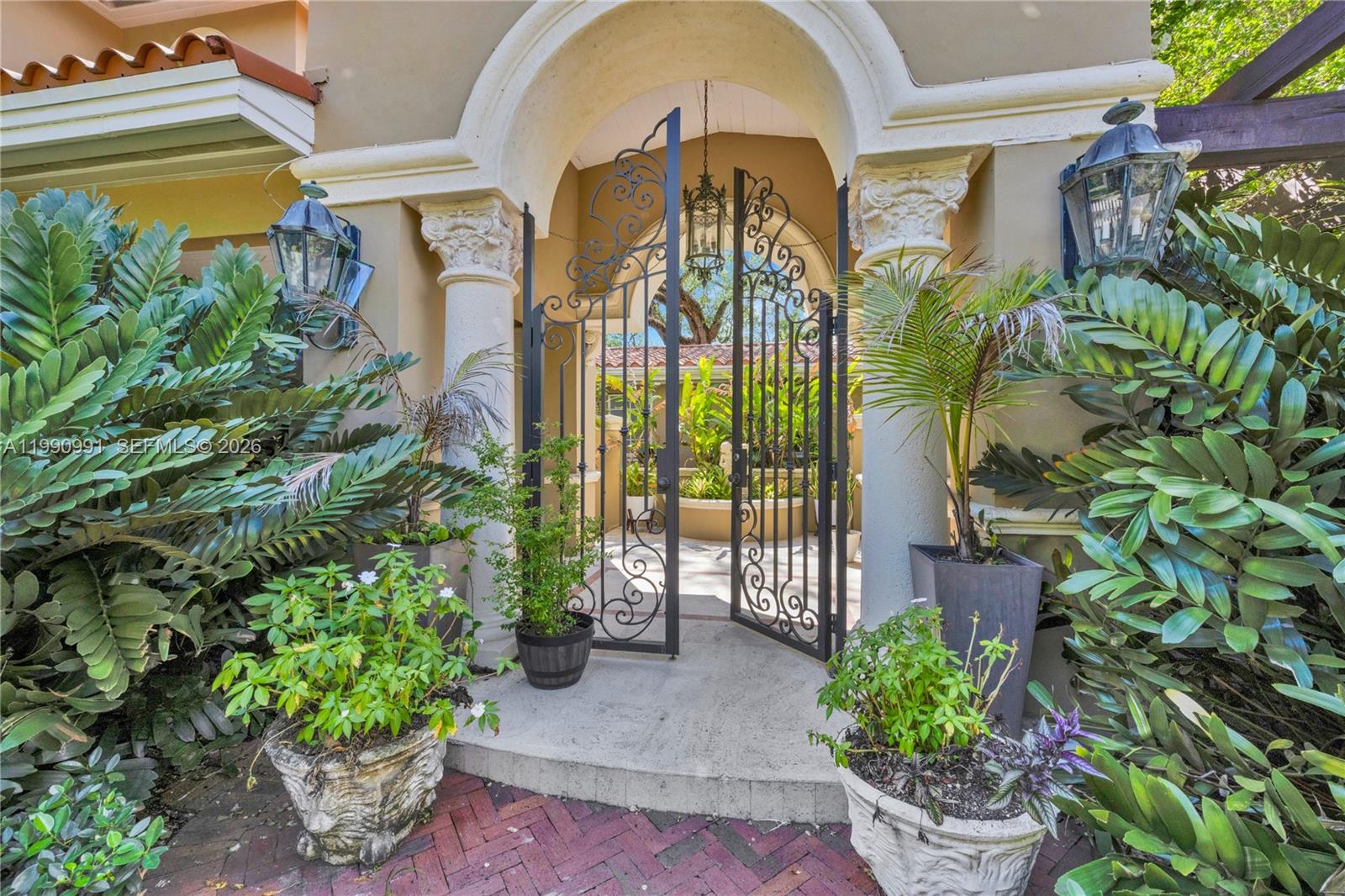 6200 Granada Blvd Property Photo 3