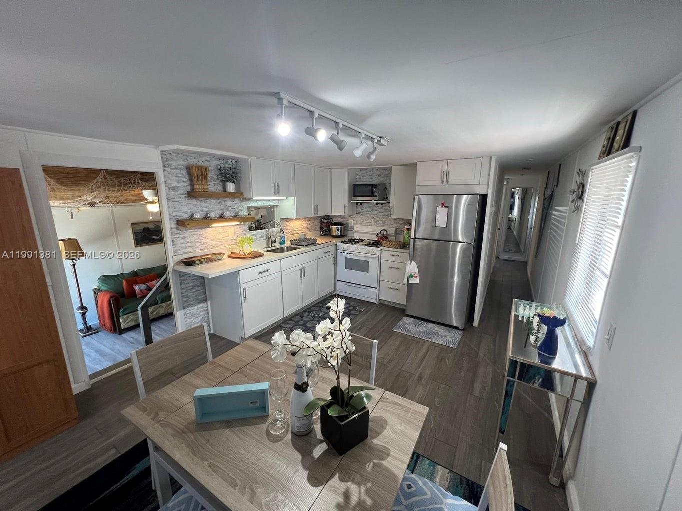 A11991381 Property Photo 24